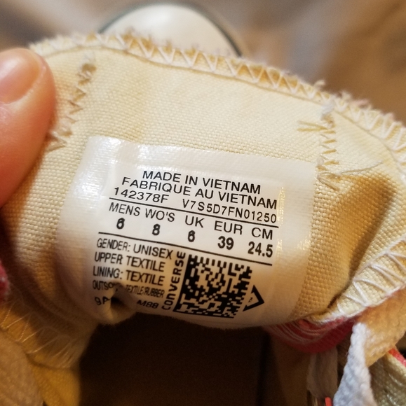 Pink low top converse - Picture 3 of 5